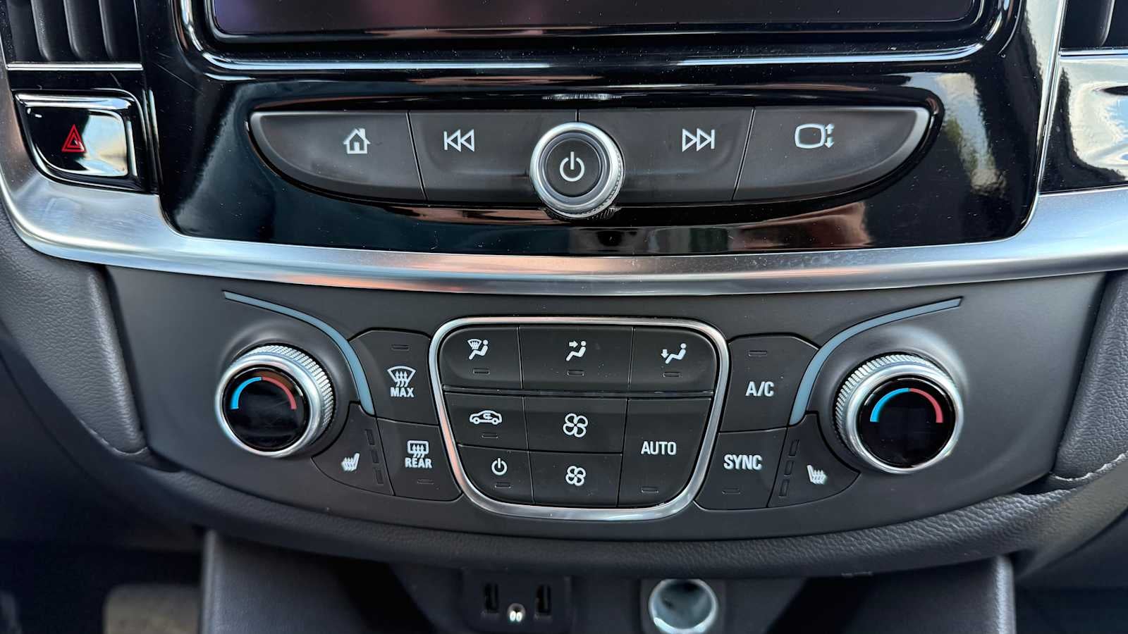 2024 Chevrolet Traverse Limited LT Cloth